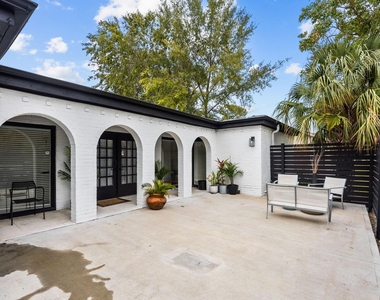 7902 Richmond Avenue - Photo Thumbnail 2