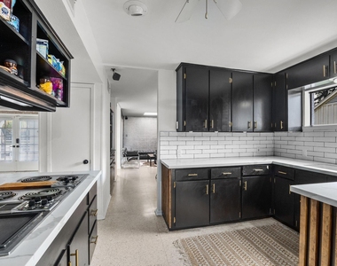 7902 Richmond Avenue - Photo Thumbnail 5