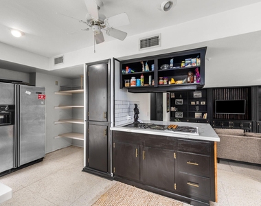 7902 Richmond Avenue - Photo Thumbnail 6