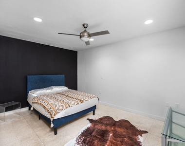 7902 Richmond Avenue - Photo Thumbnail 24