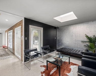 7902 Richmond Avenue - Photo Thumbnail 10
