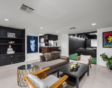 7902 Richmond Avenue - Photo Thumbnail 18