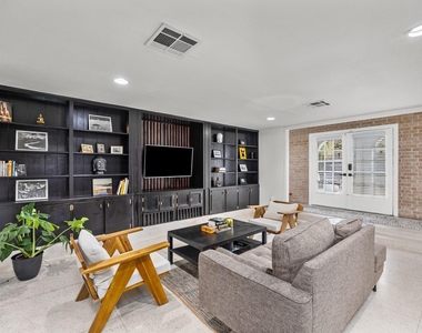 7902 Richmond Avenue - Photo Thumbnail 16