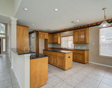 15919 Hurstfield Pointe Drive - Photo Thumbnail 9