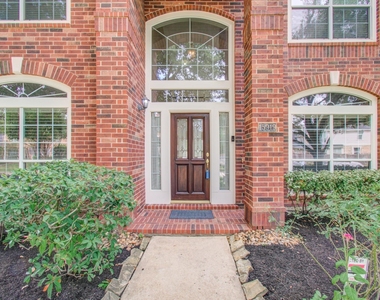 15919 Hurstfield Pointe Drive - Photo Thumbnail 2