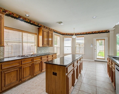 15919 Hurstfield Pointe Drive - Photo Thumbnail 8
