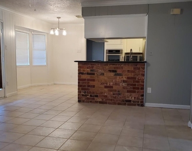 2010 S Palm Court - Photo Thumbnail 17