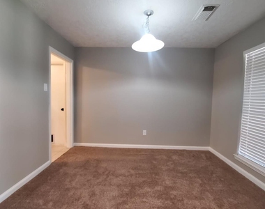 2010 S Palm Court - Photo Thumbnail 13