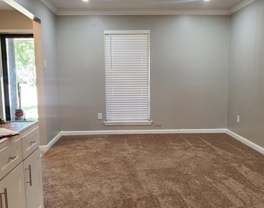 2010 S Palm Court - Photo Thumbnail 12