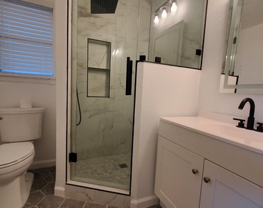 2010 S Palm Court - Photo Thumbnail 15