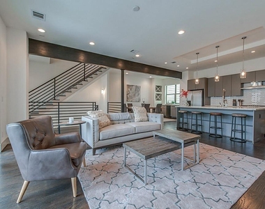 2516 Pease Street - Photo Thumbnail 1