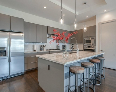 2516 Pease Street - Photo Thumbnail 5