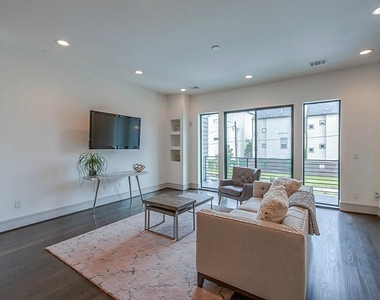 2516 Pease Street - Photo Thumbnail 10