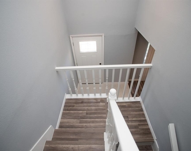 5821 Sunforest Dr - Photo Thumbnail 12