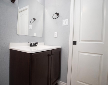 5821 Sunforest Dr - Photo Thumbnail 20