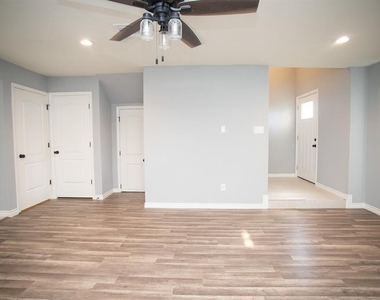 5821 Sunforest Dr - Photo Thumbnail 8