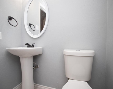 5821 Sunforest Dr - Photo Thumbnail 19
