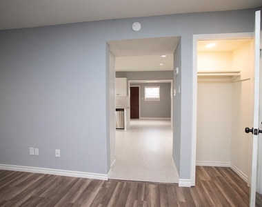 5821 Sunforest Dr - Photo Thumbnail 10