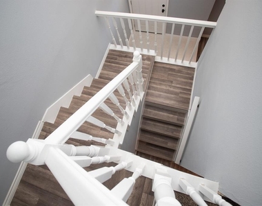 5821 Sunforest Dr - Photo Thumbnail 13