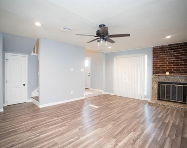 5821 Sunforest Dr - Photo Thumbnail 7