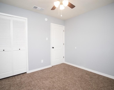 5821 Sunforest Dr - Photo Thumbnail 24