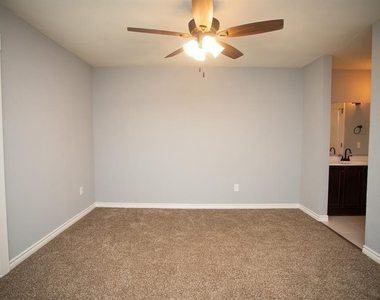 5821 Sunforest Dr - Photo Thumbnail 14