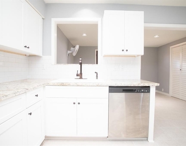 5821 Sunforest Dr - Photo Thumbnail 3
