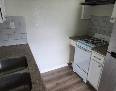 302 71 Th Street - Photo Thumbnail 1