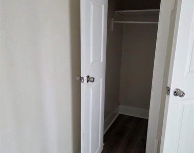 302 71 Th Street - Photo Thumbnail 6