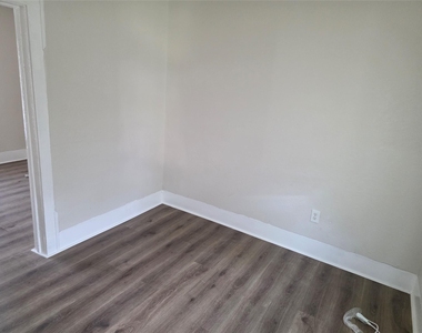302 71 Th Street - Photo Thumbnail 3