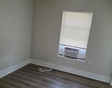 302 71 Th Street - Photo Thumbnail 8