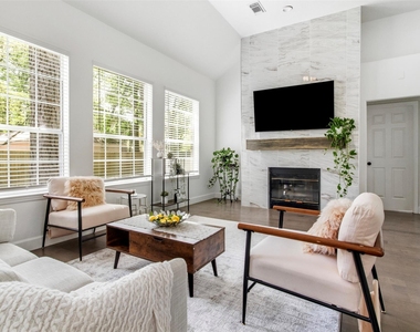 55 Terraglen Dr - Photo Thumbnail 1