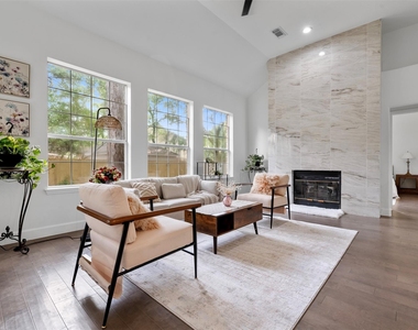 55 Terraglen Dr - Photo Thumbnail 4