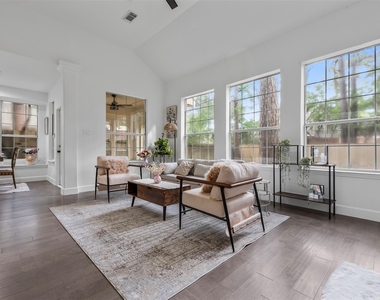 55 Terraglen Dr - Photo Thumbnail 6