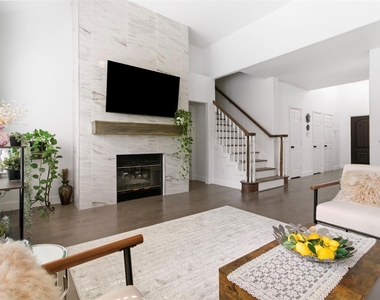 55 Terraglen Dr - Photo Thumbnail 3