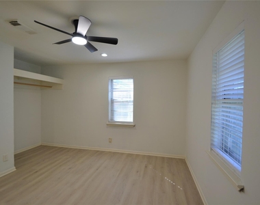 406 Pine Street - Photo Thumbnail 8