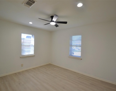406 Pine Street - Photo Thumbnail 6