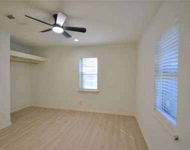 406 Pine Street - Photo Thumbnail 15