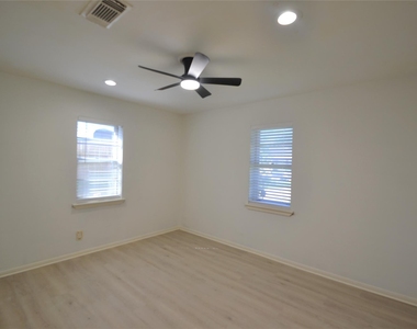 406 Pine Street - Photo Thumbnail 13