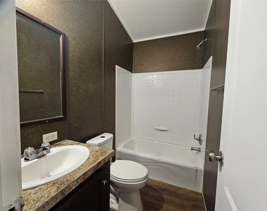 180 Carrier Avenue - Photo Thumbnail 14