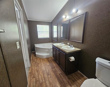 180 Carrier Avenue - Photo Thumbnail 10