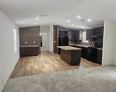 180 Carrier Avenue - Photo Thumbnail 2
