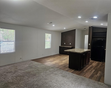 180 Carrier Avenue - Photo Thumbnail 4