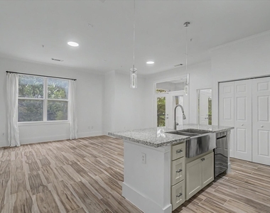 300 St Joseph Parkway - Photo Thumbnail 5