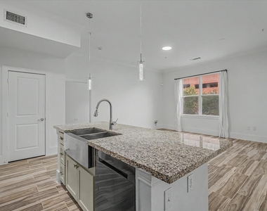 300 St Joseph Parkway - Photo Thumbnail 7