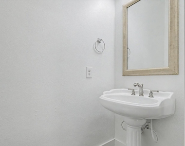 300 St Joseph Parkway - Photo Thumbnail 32