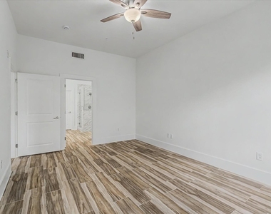 300 St Joseph Parkway - Photo Thumbnail 20