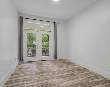 300 St Joseph Parkway - Photo Thumbnail 14