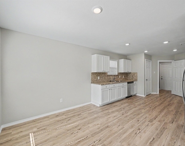 11135 N Lake Mist Lane - Photo Thumbnail 10
