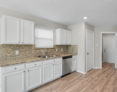 11135 N Lake Mist Lane - Photo Thumbnail 14